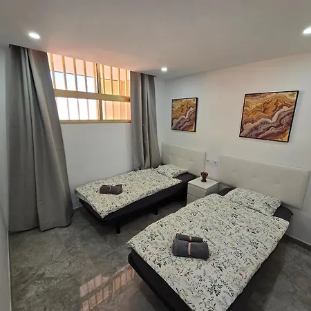 Apartment Exclusive Eden, Marble Floor, Luxury Bathroom, Heated Pool, Close To Centre, Sea View, Balcony