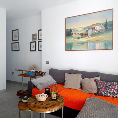 La Perla, Cristianos Apartment