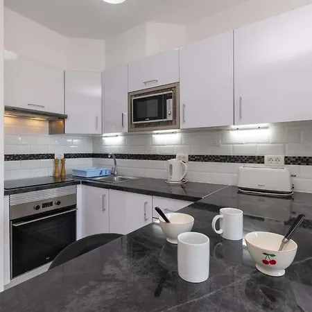 Castle Harbour 35 - Two Bed Apartment *
