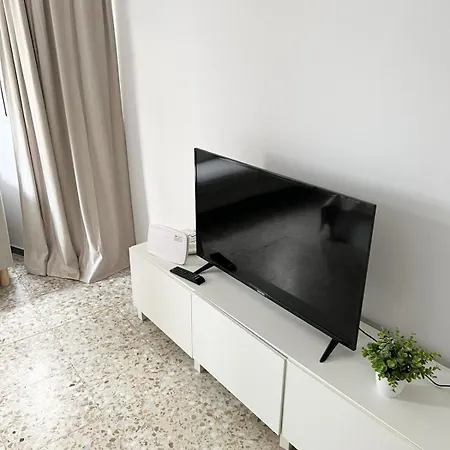 Apartment Lovely 2 Bedroom With Balcony Los Cristianos (Tenerife)