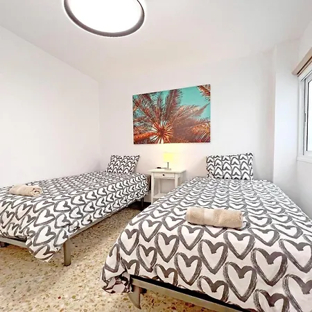 Lovely 2 Bedroom With Balcony *