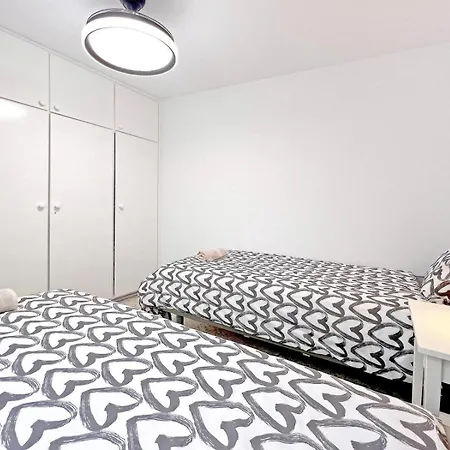 Apartment Lovely 2 Bedroom With Balcony Los Cristianos (Tenerife)