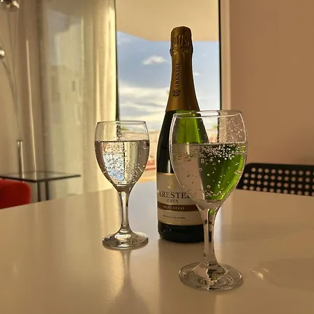 Modern Apartment, Heated Pool & 2 Terraces Apartment *