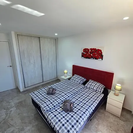 Eden Mit Beheiztem Pool, Luxurioese Ausstattung Mit Marmorboden, Marmorbadezimmer Apartment *