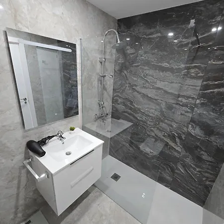 Apartment Eden Mit Beheiztem Pool, Luxurioese Ausstattung Mit Marmorboden, Marmorbadezimmer