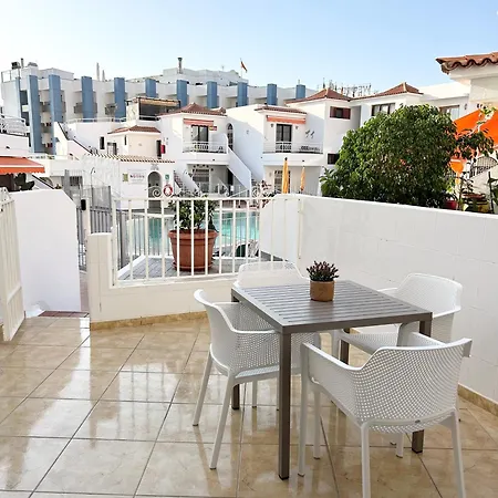 Beautiful Poolside In Diamantes Apartment *