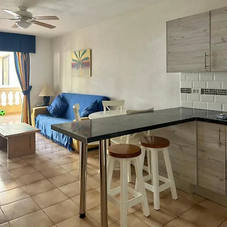 One Bed, Large Balcony In Castle Harbour C103