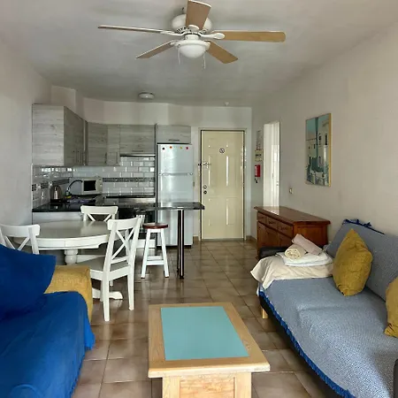 Apartment One Bed, Large Balcony In Castle Harbour C103