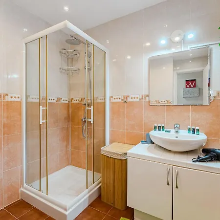 Cristianos With Large Terrace & Heated Pool Apartment