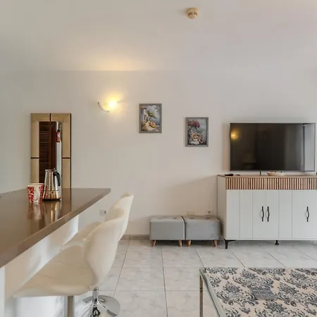Victoria Court 2 Pool Apartment