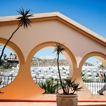 Great View, Heated Pool, Cool Design - Castle Harbour In Cristianos Apartment Los Cristianos (Tenerife)