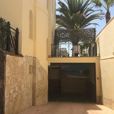 Exclusive On The First Line Of The Ocean With A Private Heated Pool Villa *