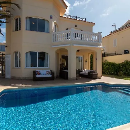 Exclusive On The First Line Of The Ocean With A Private Heated Pool