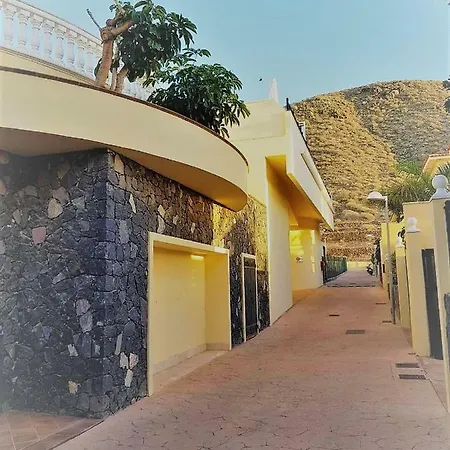 Unique Great Floor By The Ocean With Open Terrace. Separate Entrance. Adults Only Villa *