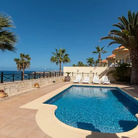 Exclusive On The First Line Of The Ocean With A Private Heated Pool Villa