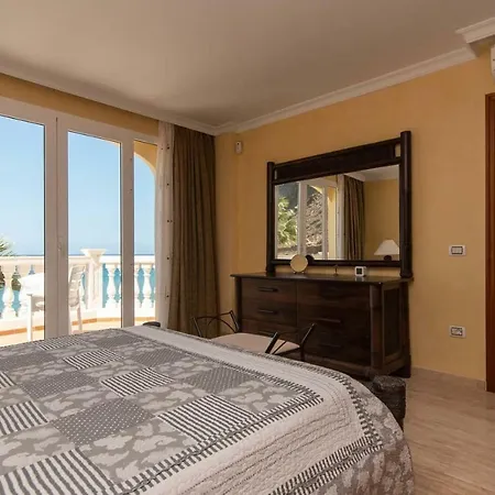 Exclusive On The First Line Of The Ocean With A Private Heated Pool Villa