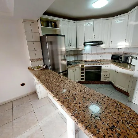 2 Bedrooms Heatedpool Aircon Los Cristianos Apartment Los Cristianos (Tenerife)